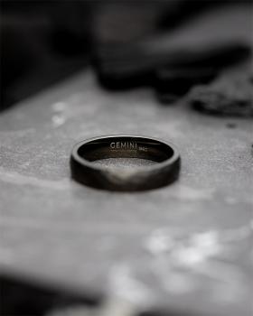 Preview: 5 mm Titanring mit facettiertem schwarzem Finish - Pulso Black
